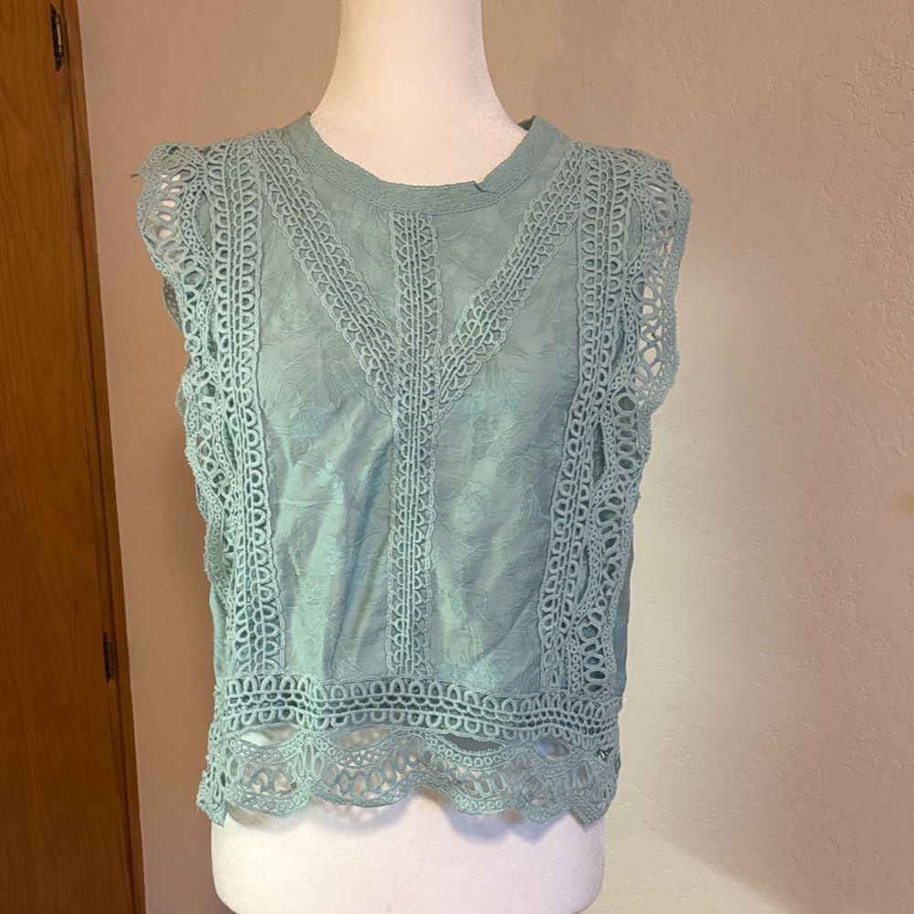 Lace Sleeveless Top - Light Blue